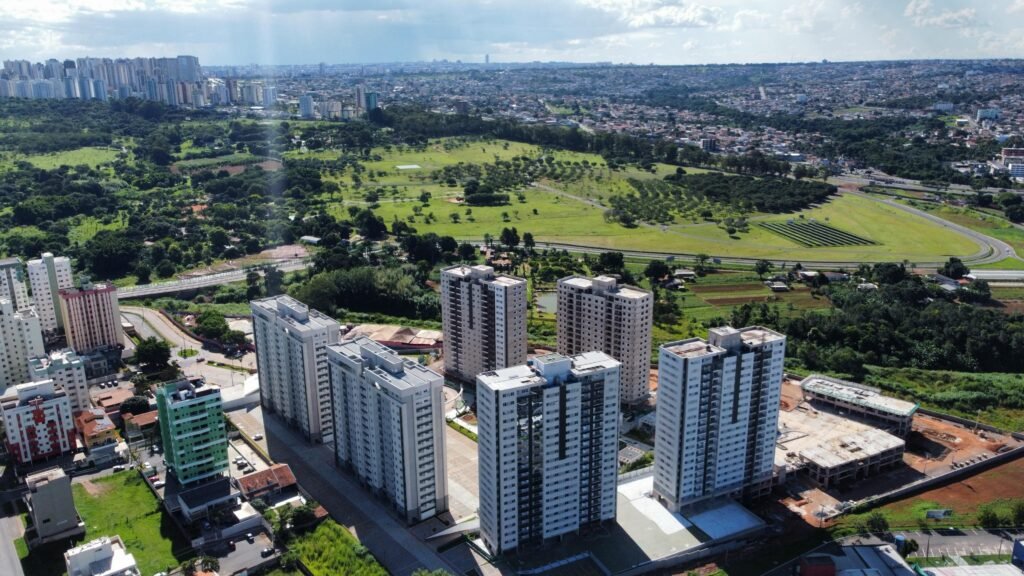 Vista de drone das cinco torres construídas no Reserva Parque Clube Águas CLaras
