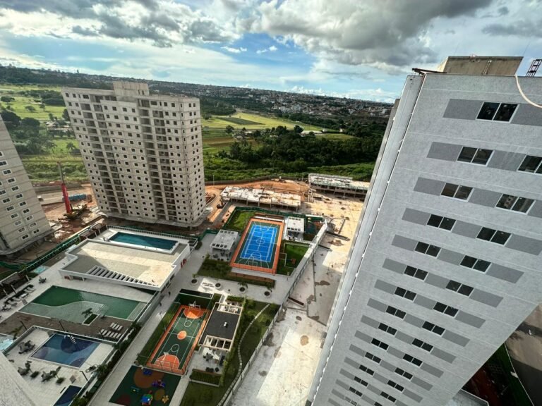 vista da torre três mostrando a área de lazer e a área de proteção ambiental ao fundo