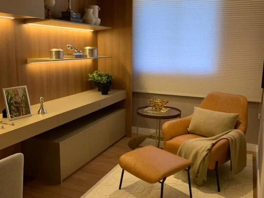 Quarto transformado em escritório
